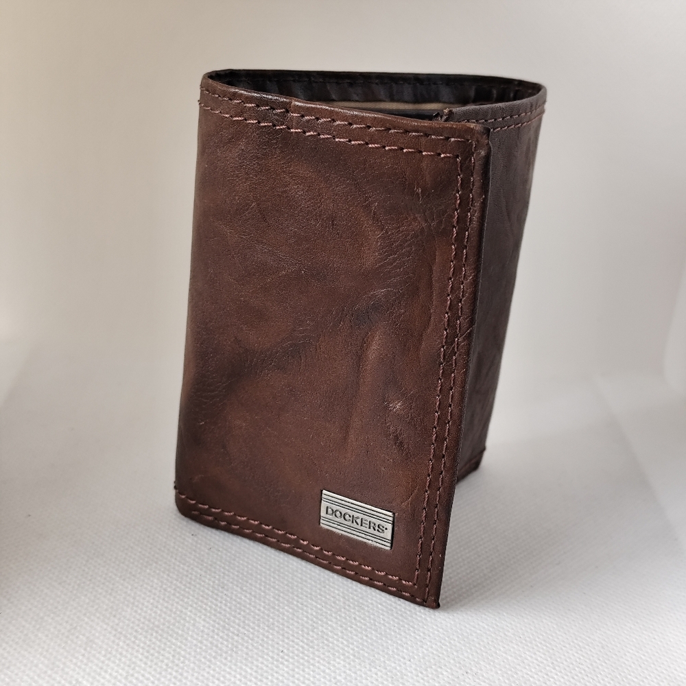 Dockers Men's Brown Trifold Wallet